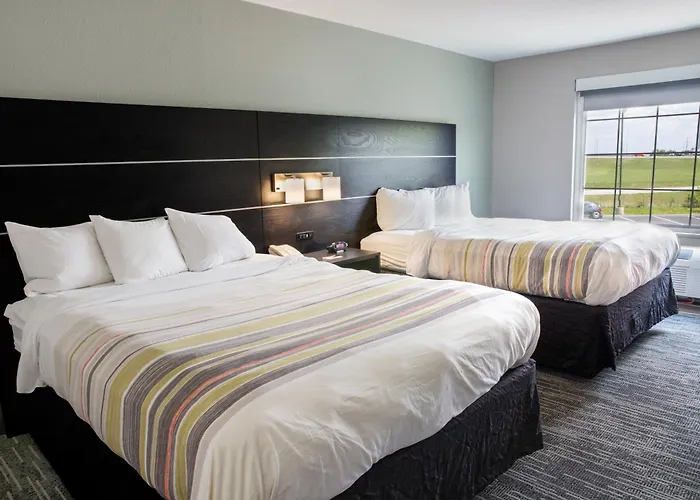 Hotel Country & By Radisson, West, Oh 3*