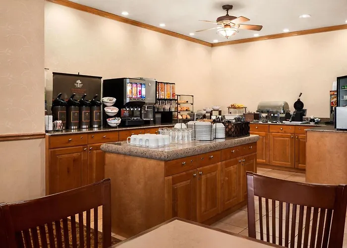 Hotel Country & By Radisson, West, Oh 3*