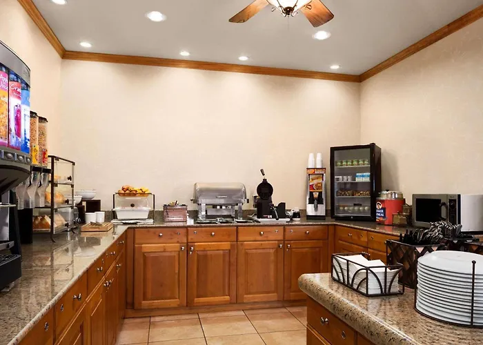 Country & By Radisson, West, Oh Hotel 3*