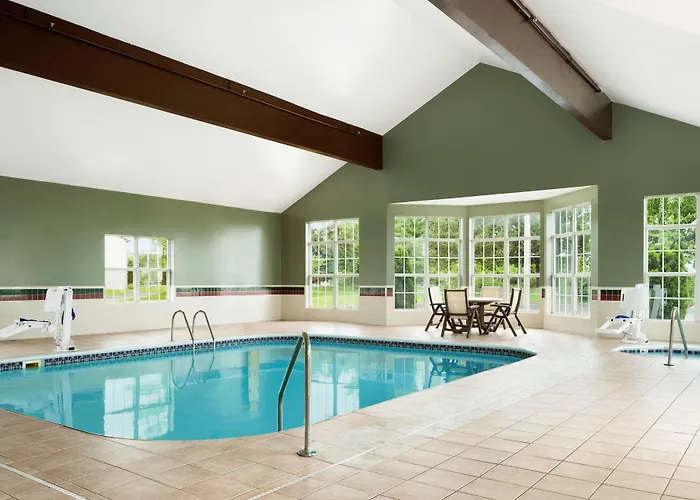 Hotel Country & By Radisson, West, Oh 3*