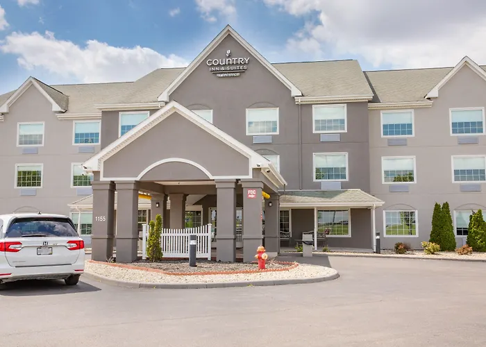 Country & By Radisson, West, Oh Hotel