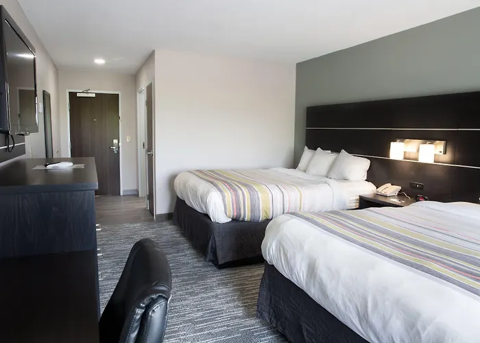 Country & By Radisson, West, Oh 3*