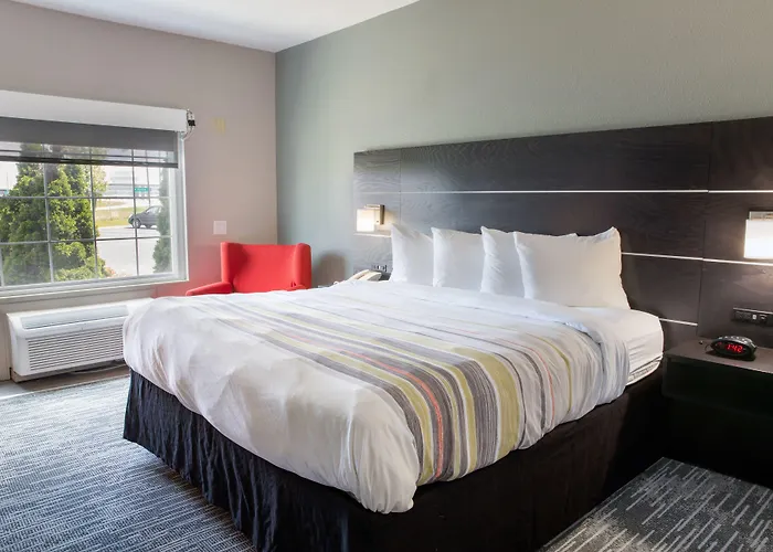 Country & By Radisson, West, Oh 3*