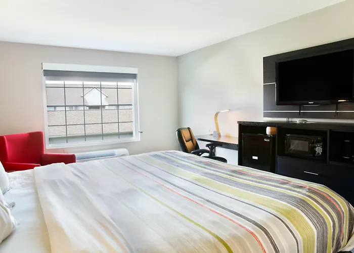 Hotel Country & By Radisson, West, Oh 3*