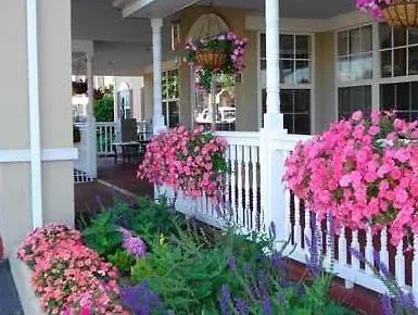 Country & By Radisson, West, Oh 3*
