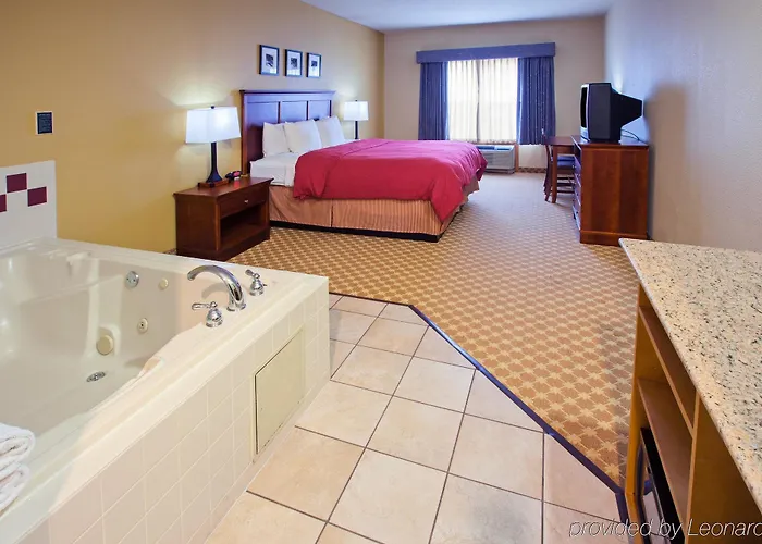 Country & By Radisson, West, Oh Hotel 3*
