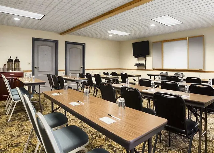 Country & By Radisson, West, Oh Hotel 3*